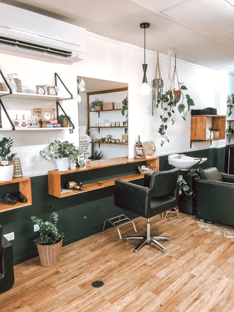 Basement Barbershop Ideas, Backbar Ideas Salon, Sage Green Salon Aesthetic, Boho Chic Hair Salon, Salon Loft Ideas, Simple Salon Ideas, Boho Salon Aesthetic, Green And Gold Salon, Emerald Green Salon