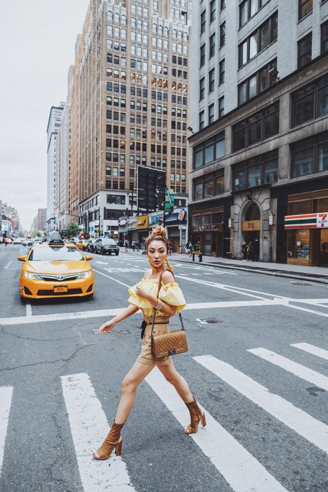 7 POSING TIPS FOR BLOGGERS & GETTING COMFORTABLE IN PUBLIC - NotJessFashion Fashion Blogger Poses, Walking Poses, Ig Poses, Blogger Poses, City Shoot, Standing Pose, Photography Board, Summer City, Photography Advice