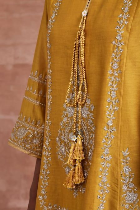 Buy Yellow Handwoven Chanderi Silk Embroidered Floral Aarashi Kurta And Salwar Set For Women by Sue Mue Online at Aza Fashions. Pleated Salwar, Punjabi Dress Design, Casual Bridal Dress, Cotton Suit Designs, Embroidery Suits Punjabi, Kurta Patterns, Salwar Pattern, Latest Dress Design, Simple Kurti Designs