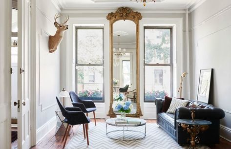 Beautiful Brooklyn Brownstone:http://cococozy.com/beautiful-brooklyn-brownstone/ Living Room Brooklyn, Brownstone Brooklyn, Brownstone Interiors, Nyc Guide, Brooklyn Brownstone, Bed Stuy, Interiors Inspiration, Beautiful Spaces, Living Room Mirrors