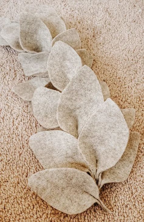 Diy Felt Garland, Magnolia Leaf Garland, Magnolia Garland, Magnolia Leaf, Leaf Outline, Felt Crafts Christmas, Leaf Ornament, Fabric Garland, Felt Leaves