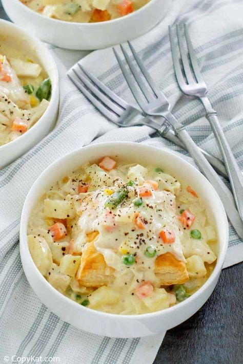 Jason's Deli Chicken Pot Pie Soup - CopyKat Recipes Jasons Deli Recipes, Chicken Pot Pie Soup Recipe, Jasons Deli, Chicken Soup Base, Creamy Chicken Pot Pie, Best Chicken Pot Pie, Chicken Pot Pie Soup, Pot Pie Soup, Fresh Meals