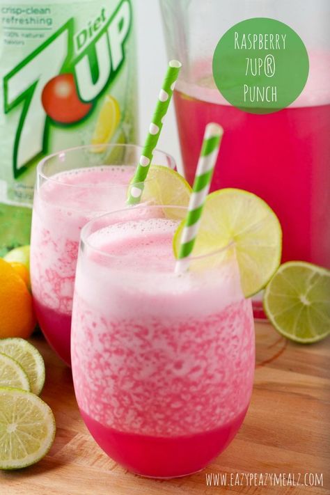 Canada Dry Ginger Ale and 7UP Punch Recipes. Great list of non-alcoholic punch recipes for parties and kids. 7up Punch, Alcoholic Punch Recipes, Non Alcoholic Punch, Alcoholic Punch, Resep Salad, Dry Ginger, Kid Drinks, Party Punch, Jello Shots