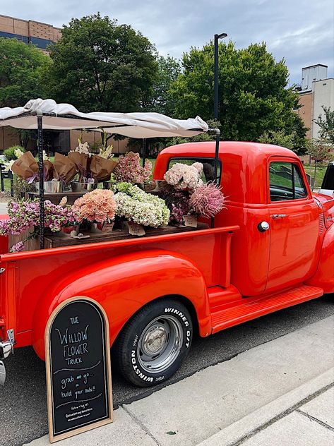 Vintage Flower Truck, Mobile Flower Truck, Flower Truck Ideas, Flower Truck Business, Mobile Flower Shop, Flower Trailer, Plant Truck, Floral Cart, Flower Trucks