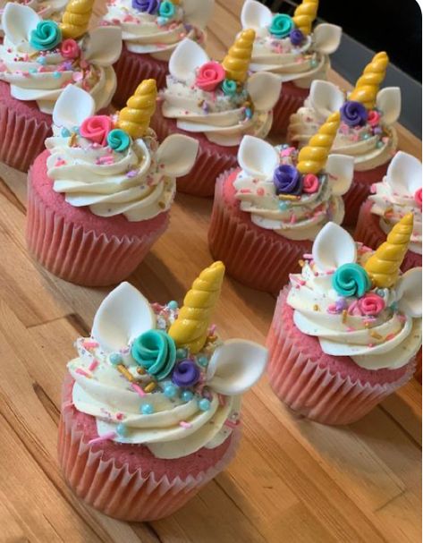 Mermaid And Unicorn Cupcakes, Unicorn And Rainbow Cupcakes, Unicorn Birthday Cake And Cupcakes, Unicorn Birthday Party Cupcakes, Unicorn Themed Cupcakes, Pink Unicorn Cupcakes, Cupcake Unicorn Cake, Unicorn Cupcakes Easy, Unicorn Bday Cake