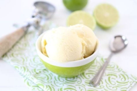 Coconut Ice Cream Recipes, Lime Ice Cream, Scoops Of Ice Cream, Coconut Ice, Coconut Ice Cream, Sorbet Recipes, Ice Cream Popsicles, Ice Cream Treats, Diet Vegetarian