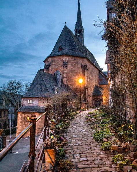 Maximilian Wiesenbach 🌍 on Instagram: “little garden in the downtown of marburg 🌱 • • • #marburg #kugelkirche #marburgtourismus #fotokalendermarburg #hessen #hessentourismus…” Marburg Germany, Little Garden, Tourism, Germany, Cabin, House Styles, On Instagram, Instagram, Hessen