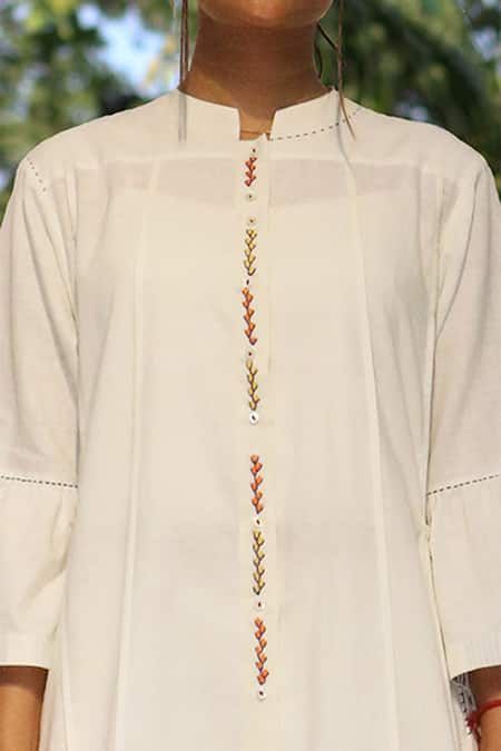 Buy White Handwoven Handloom Cotton Embroidery Mandarin Tunic And Pant Set For Women by Amita Gupta Online at Aza Fashions. Long Kurti Patterns, Hand Embroidered Tunics, Boys Kurta Design, Kurti Patterns, Traditional Indian Dress, Kurti Embroidery Design, Cotton Kurti Designs, Pant Set For Women, Embroidered Blouse Designs