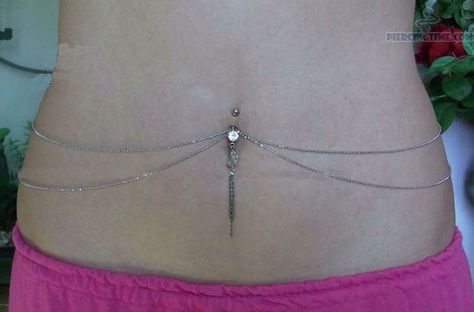 Belly ring with waist chain Ranger Tattoo, Chain Piercing, Piercing Chain, Rings Chain, Belly Button Piercing Jewelry, Piercing Studio, Belly Bars, Navel Piercing, Button Rings