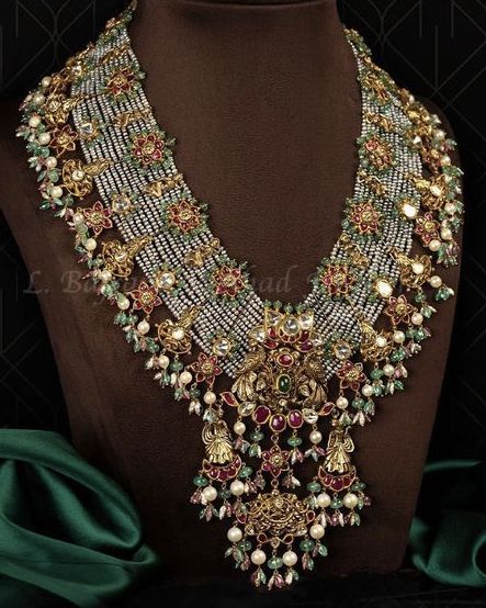 Elegant Bridal Jewelry Moti Sets Jewellery, Pearls Jewelry Indian, Rajwadi Jewellery, Elegant Bridal Jewelry, Antique Necklace Gold, Jadau Necklace, Vintage Indian Jewelry, Jaipur Jewelry, Jadau Jewellery