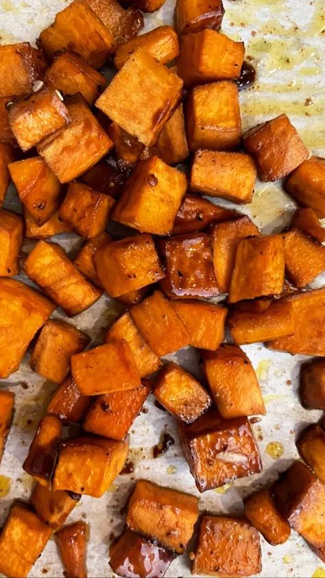 Balsamic Sweet Potatoes, Maple Glazed Sweet Potatoes, Honey Balsamic Glaze, Winter Holiday Recipes, Maple Sweet Potatoes, Sweet Potato Recipes Roasted, Glazed Sweet Potatoes, Maple Balsamic, Fresh Eats