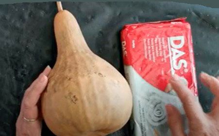 How do you cover a gourd using air-dry clays and craft molds? gourdarttalk.com Gords Crafts Ideas, Gourd Art Ideas, Decorating Gourds, How To Dry Gourds, Gourd Projects, Ash Gourd, Gourds Diy, Gourd Painting, Gourd Lamps