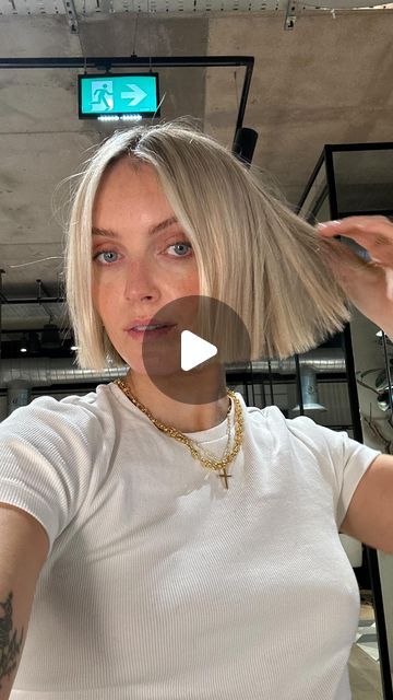 Blond Short Bob Hairstyles, Ash Blonde Short Bob, Blonde Bob Bridal Hair, Bright Blonde Bob Short, Short Blonde Bob With Curtain Bangs, Very Short Bobs For Fine Hair, Polly Sayer Hair, Lived In Bob Hair, Scandi Bob Hair