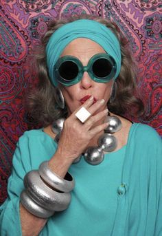 Another eccentric old lady Fashion Mannequin, Eccentric Style, Advanced Style, Old Lady, Karen Walker, Style Moderne, Round Sunglass Women, Old Women, Older Women
