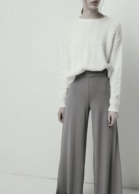 palazzo pants with half loose tucked in sweater Tucked In Sweater, Palazzo Pants Outfit, Classy Blouses, Outfit Autumn, Palazzo Trousers, Dressy Blouse, Palazzo Pants, Pants Outfit, Passion For Fashion