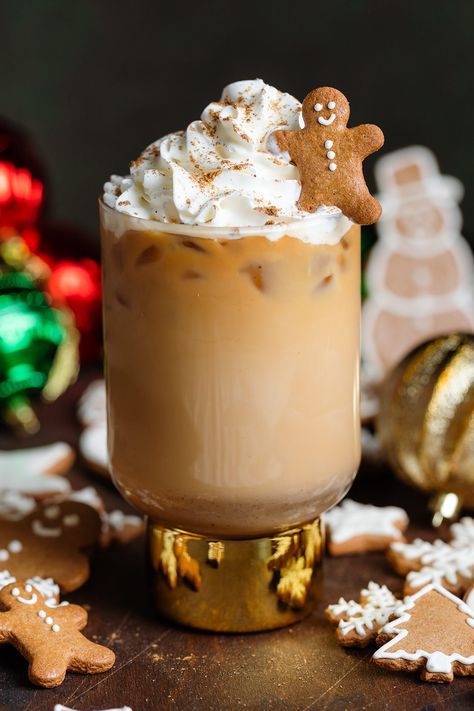 Gingerbread Iced Coffee, Unique Lattes, Christmas Lattes, Gingerbread Drink, Winter Coffee Drinks, Christmas Coffee Drinks, Gingerbread Latte Recipe, Chestnut Praline Latte, Coconut Milk Whipped Cream