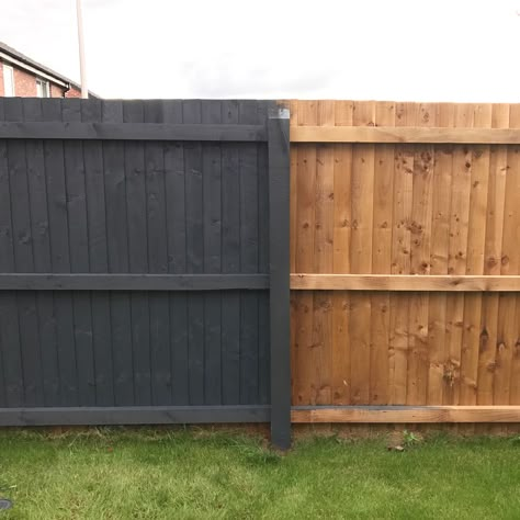 We've got to the dark side! What a mammoth job painting a fence is. 2 1/2 panels down, 12 ish to go #urbanslate #cuprinol #paintedfence… Dark Fence, Gard Modern, Garden Fence Paint, Painting Panels, Fence Stain, Black Fence, Garden Fence Panels, Privacy Fence Designs, Garden Wallpaper