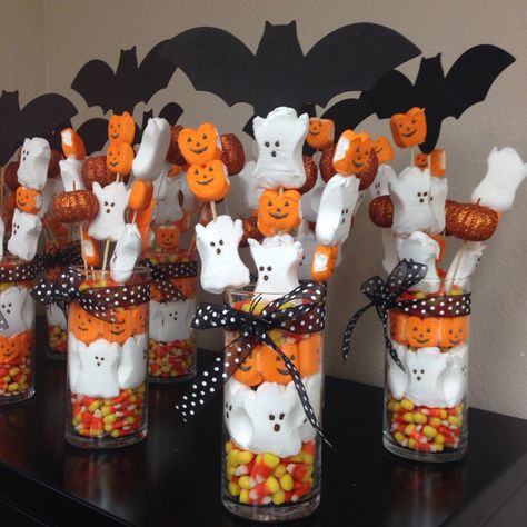 Halloween Centerpieces made with Peeps and candy corn! Easy diy and very inexpensive. @peepsbrand Candy Corn Centerpiece Ideas, Halloween Gender Reveal Centerpieces, Halloween Balloon Centerpieces, Kids Centerpieces, Diy Halloween Party Ideas, Halloween Party Centerpieces, Easy Halloween Games, Halloween Party Ideas For Kids, Halloween Centerpieces