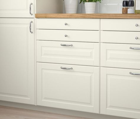 BODBYN Kitchen - Country Kitchen - Cream Kitchen - IKEA Ireland Ikea Bodbyn, Wood Worktop, Ikea Family, Kitchen Worktop, Wood Countertops, Kitchen Doors, Wide Plank, Counter Tops, Wet Rooms