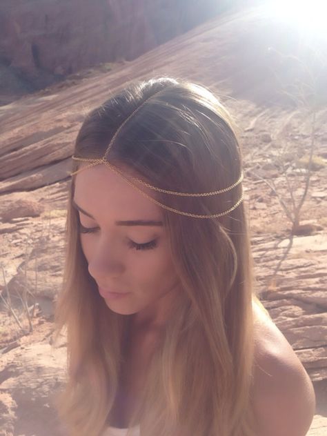 Gold Chain Headpiece, Gold Head Chain, Arabian Headpiece Jewelry, Head Accessories Aesthetic, Piercing Photoshoot, Arabian Accessories, Gold Head Jewelry, Play Piercing, Hair Chain Jewelry