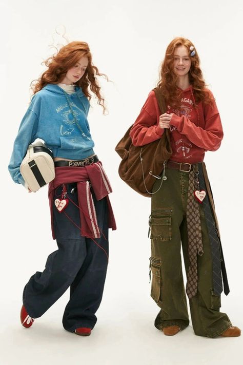 Red Inspo Outfit, Cute Autumn Outfit, Art Inspired Outfits, Style Inspiration 2024, Outfits For Ocs, Korean High Fashion, Drawing On Clothes, Clothing Poses, Long Sleeves Outfit