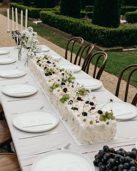 🌼🍰• NEW TREND • 🌼🍰 ‘ The Centrepiece Cake’ — Perfect for long lunches, spring soirées, festive get togethers, birthday celebrations… this… | Instagram Wedding Sheet Cakes, Edible Centerpieces, Cake Centerpieces, Hunter Valley Wedding, Wedding Buffet, Cake Trends, Cake Table, Sweet Table, Wedding Cake Designs