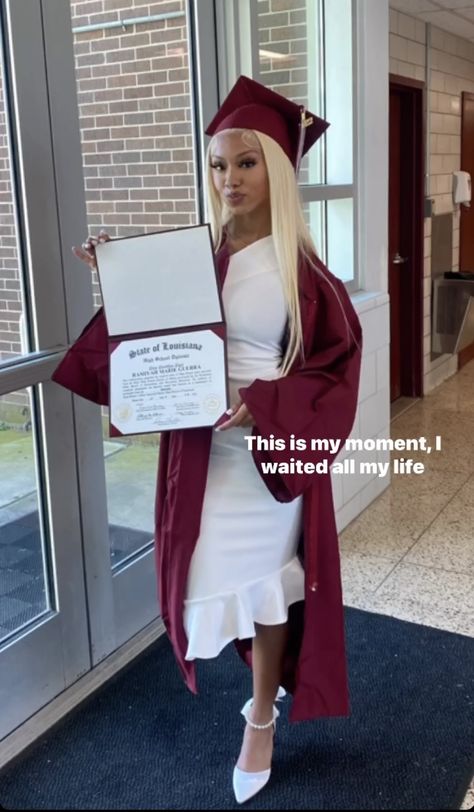 High School Graduation Black Women, Senior Graduation Outfits, Red Cap And Gown Graduation, Red Cap And Gown Graduation Outfit, Highschool Graduation Outfit Ideas, Community College Graduation, College Graduation Outfit Ideas Dresses, 8th Grade Graduation Outfit Ideas, Graduation Headshots