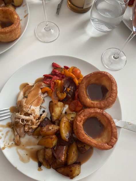 #food #easter #sundaydinner #roasted #aesthetic Roast Dinner Aesthetic, Roast Aesthetic, Easter Sunday Aesthetic, Easter Sunday Dinner, Sunday Roast Dinner, Food Easter, Country Woman, Roast Dinner, Sunday Roast