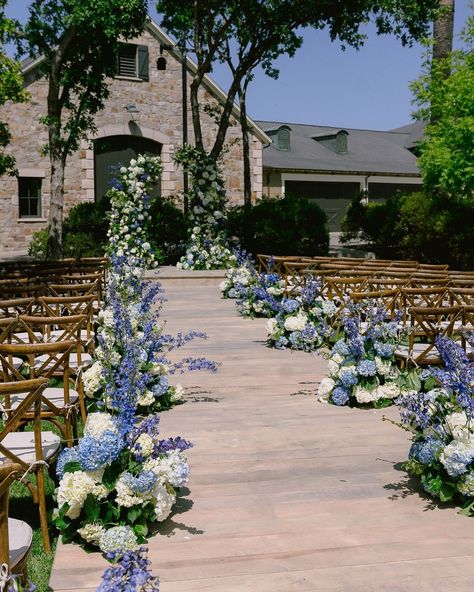 When the 'something blue' is the ceremony itself! 💙 We loved orchestrating this incredibly romantic wedding for Julia and Kevin at @trincheronapavalley, where opulent florals with soft blue hues beautifully enhanced this picturesque estate.⁠ ⁠ Planning & Design: @coledrakeevents⁠ Caterer: @tfewines⁠ Florist: @flowersbyedgar⁠ Bartending: @sfcocktail.club Florist: @flowersbyedgar⁠ Photographer: @brianamarieweddings⁠ Videography: @grant_gottschalk⁠ Rentals: IG: @encoreeventsrentals⁠ Lighting: @t... Country Club Wedding Ceremony, Coastal Grandmother Wedding, Blue Wedding Ceremony, French Blue Wedding, Blue Beach Wedding, Floral Chandelier, Blue Wedding Flowers, Wedding Beach Ceremony, Wedding Ceremony Flowers