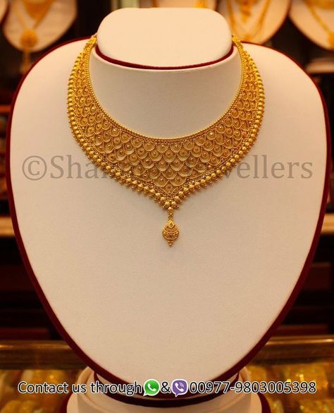 Most Beautiful Gold And stone Necklace Bridal Jewellery Sets Design Indian Gold Necklace Designs, Unique Gold Jewelry Designs, Gold Jewels Design, Bridal Necklace Designs, Gold Bridal Necklace, New Gold Jewellery Designs, Gold Jewelry Simple Necklace, Gold Bridal Jewellery Sets, Jewelry Set Design