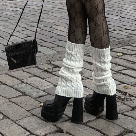 Mary Jane Shoes Outfit, Glamouröse Outfits, Vetements Clothing, Cute Shoes Heels, Fancy Shoes, Girly Shoes, Aesthetic Shoes, Mode Ootd, Modieuze Outfits