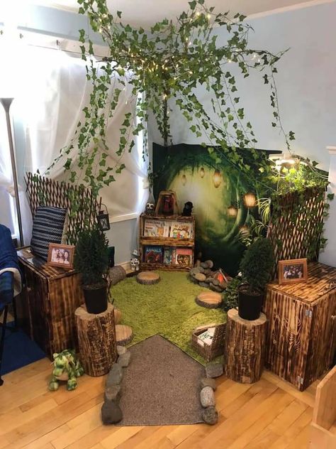 Forest Classroom, Decoration Creche, Reggio Emilia Classroom, Reggio Inspired Classrooms, Eyfs Classroom, Reggio Classroom, Preschool Rooms, Preschool Classroom Decor, Toddler Classroom