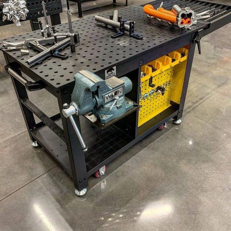 Welding Table For Sale, Welding Workshop, Welding Table Diy, Table Modular, Industrial Workbench, Tool Chests, Auto Garage, Welding Tables, Tool Holders