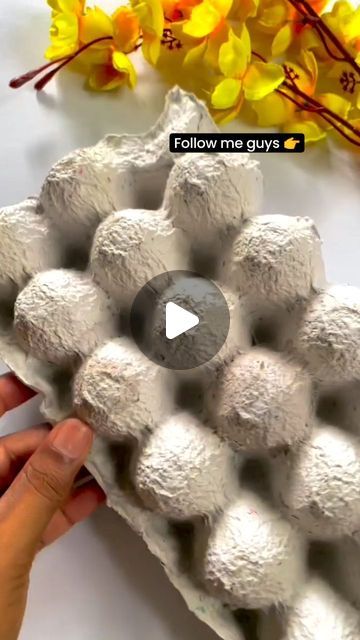 Craft Using Egg Cartons, Art With Egg Cartons, Making Toys From Recycled Materials, Things To Do With Egg Cartons, Crafts With Egg Trays, Egg Carton Bird Feeder, Egg Trays Craft Ideas, Egg Cartons Craft, Egg Carton Crafts For Adults