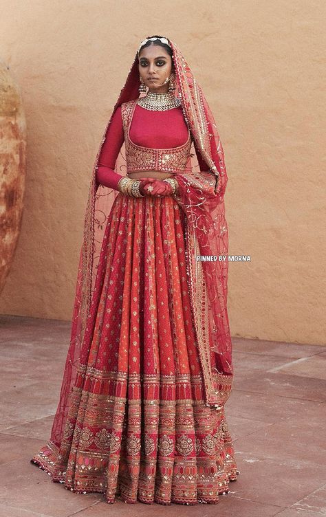 Sabyasachi Mukherjee - India 🇮🇳 Sabya Sachi, Sabyasachi Lehenga Bridal, Burner Workout, Sabyasachi Bridal, Sabyasachi Mukherjee, Sabyasachi Lehenga, Wedding Lehenga Designs, Indian Bride Outfits, Bridal Lehenga Collection