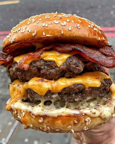 Food Babe, Delicacy Food, Food Therapy, Bacon Cheeseburger, Yummy Comfort Food, Delicious Snacks Recipes, Food Recepie, Food Goals, Food Videos Cooking