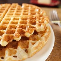 The boyfriend adores waffles Pecan Waffle Recipe, Weekend Breakfast Recipes, Pecan Waffles, Wheat Belly, Waffle Recipe, Kolaci I Torte, Crunchy Pecans, Weekend Breakfast, Incredible Recipes