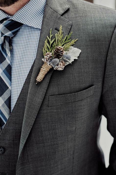 Pine Cone Boutineer Ideas, Pine Tree Bouquet, Pine Cone Boutonniere, Pine Cone Wedding Bouquet, Groom Suit Winter Wedding, Winter Boutineer Groomsmen, Cedar Boutonniere, Pine Boutonniere, Pine Green Wedding