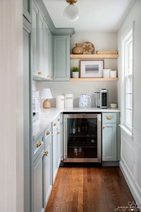 Modern butlers pantry