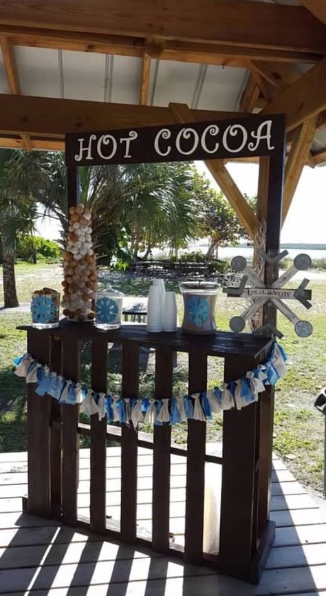 Hot cocoa stand made from a pallet Pallet Hot Cocoa Stand Diy, Christmas Textiles, Christmas Parade Ideas, Hot Chocolate Stand, Cocoa Stand, Hot Cocoa Stand, Cat Activities, Nyc Looks, Diy Hot Chocolate