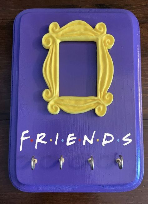 Friends Door Frame, Tv Show Gifts, Friends Decor, Friends Frame, Friends Tv Show Gifts, Gifts For Best Friends, Yellow Door, Friend Crafts, Diy Gifts For Friends