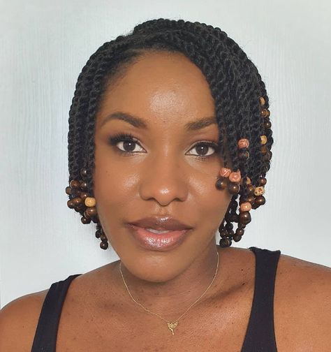 Twists With Beads Dodo Braids, Short Hairstyles With Beads, Natural Twist Hairstyles With Beads, Natural Hairstyle With Beads, Natural Hair Twist With Beads, Cornrow Twists Natural Hair, Natural Twists With Beads, Twist With Beads Natural Hair, Short Beaded Braids