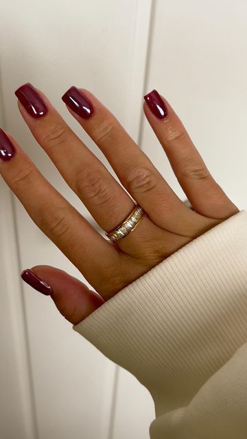 Cherry Chrome Nails Designs, Carmella Soprano Nails, Chrome Maroon Nails, Chrome Biab Nails, Chrome Cherry Nails, Burgundy Nails With Chrome, Berry Chrome Nails, Dark Red Chrome Nails, Cherry Chrome Nails