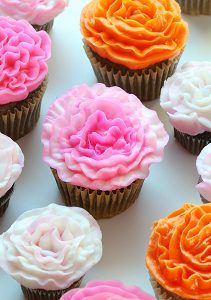 Amanda Rettke, Frost Cupcakes, Making Cupcakes, Cake Piping, I Am Baker, Cupcake Frosting, Childrens Birthday Cakes, Cake Icing, Icing Recipe