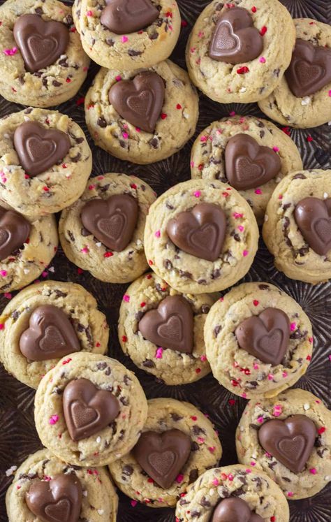 Valentines Day Chocolate Chip Cookies, Valentine's Day Chocolate, Valentines Baking, Valentines Day Chocolates, Valentine Desserts, Valentines Day Cookies, Valentine's Day Recipes, Valentines Day Treats, Valentine Cookies