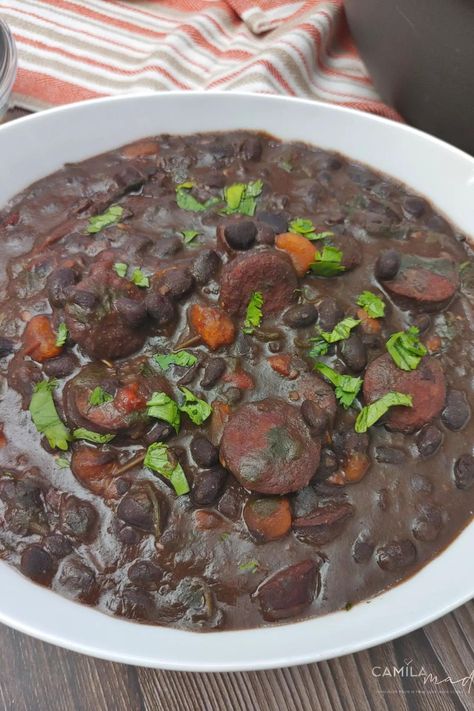 Craving the rich and comforting flavors of traditional Brazilian cuisine but short on time? Our easy and quick Feijoada recipe is the perfect solution! Feijoada, a beloved Brazilian dish, is known for its complex flavors but typically requires hours of cooking. However, with our time-saving variation, you can enjoy this delicious dish in just 30 minutes. Brazilian Feijoada Recipes, Brazilian Recipes Authentic, Brazilian Food Recipes, Brazilian Feijoada, Brazilian Food Traditional, Feijoada Recipe, Cabin Food, Brazilian Recipes, Tire Pictures