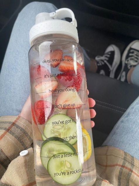 6 HEALTH BOOSTING DETOX WATER RECIPES | CLEAN GIRL AESTHETIC Detox Waters, Advanced Workout Plan, Glass Drinking Bottles, Detox Water Recipes, Healthy Food Motivation, Detox Your Body, Flavored Water, Detox Water, Lean Protein