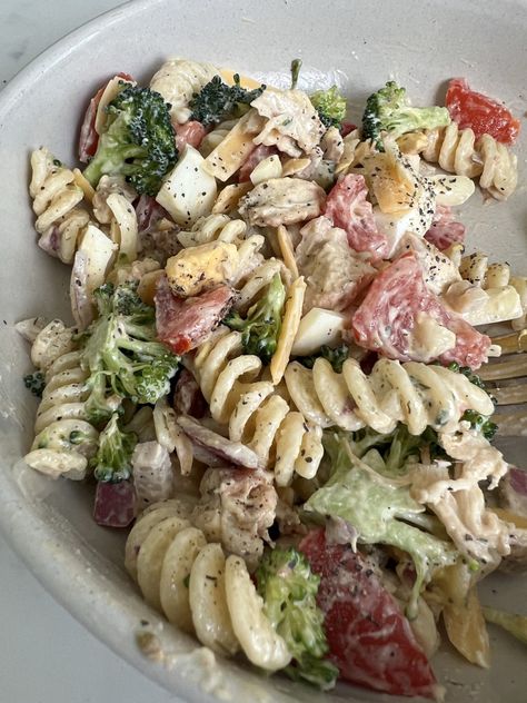 One of my favorite things to do when cooking is to put a twist on classic recipes that I love, and I love the addition of pasta to a Cobb Salad! It gives it that boost I need to really make sure I'm getting all my veggies and staying full! Broccoli Pasta Salad, The Best Chicken Recipes, Broccoli Pasta Salads, Juicy Grilled Chicken, Greek Yogurt Dressing, Katie Austin, Cold Pasta Salad, Broccoli Pasta, Classic Recipes