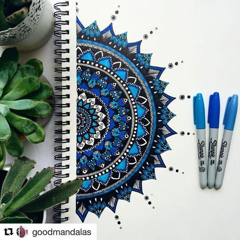 Blue Mandala Art, Mandala Blue, Easy Mandala Drawing, Mandala Doodle, Mandala Art Therapy, Blue Mandala, Doodle Art Drawing, Mandala Design Pattern, Mandala Art Lesson