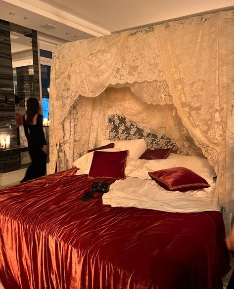 White And Red Room Aesthetic, Bedroom Red Aesthetic, Moulin Rouge Bedroom, Sagittarius 2024, Red Room Aesthetic, Gothic Decor Bedroom, House Of Gold, Red Room, Bedroom Red